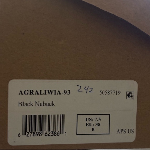 NWB Call it Spring Nubuck Suede Block Heel Almond Toe Suede Pumps Size 7.5 - Picture 7 of 7